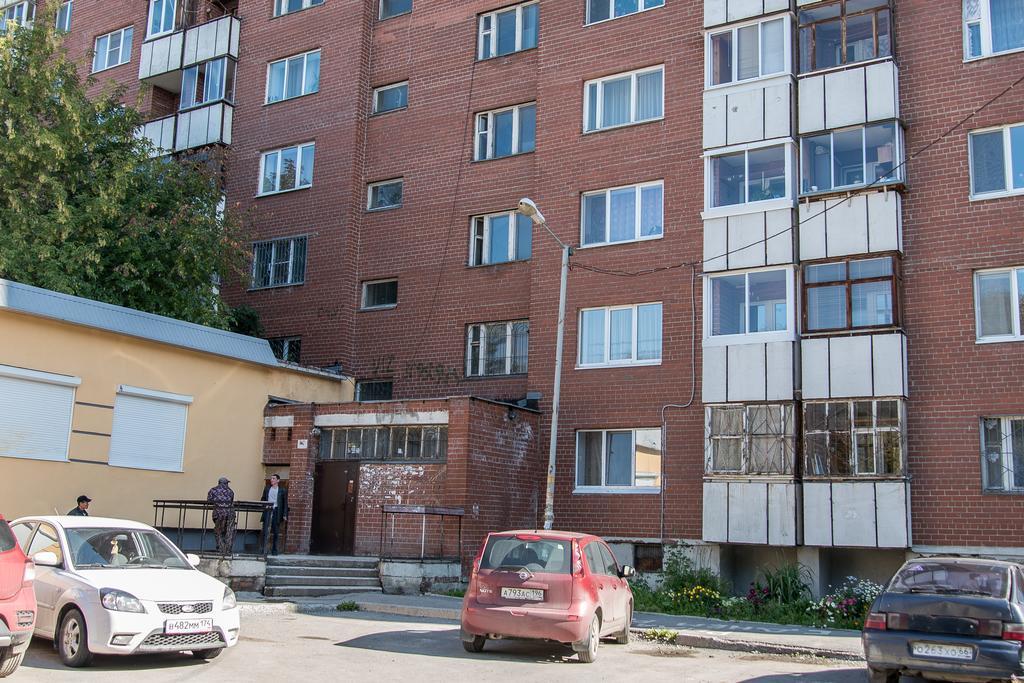 Apartment On 8 Marta 80 Ekaterinburg Ruang foto